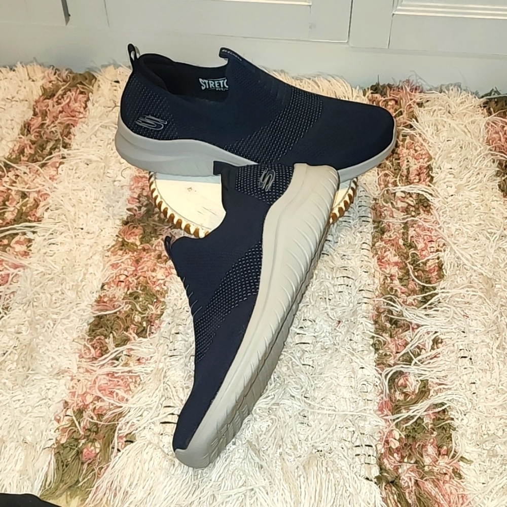 Skechers Wide Fit Air Cooled Memory Shoe